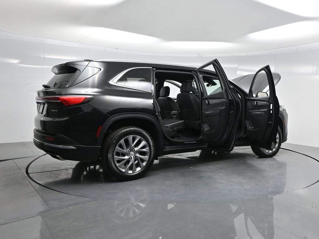 Used 2025 Buick Enclave Preferred image 4