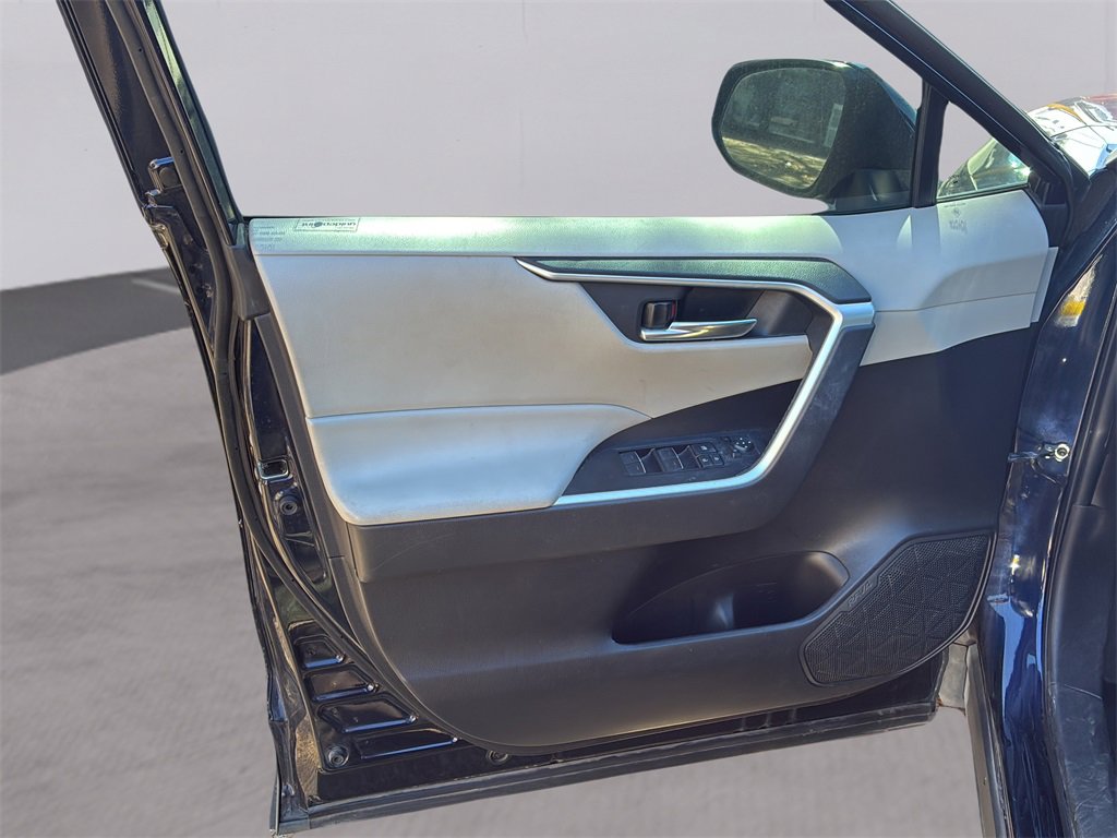 Used 2022 Toyota RAV4 XLE Premium image 20