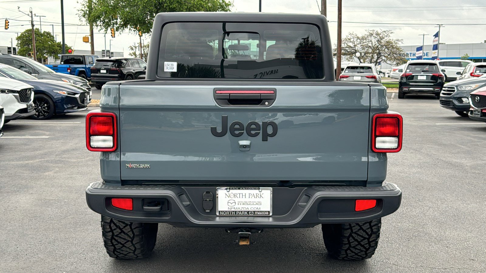 Used 2025 Jeep Gladiator Sport image 7
