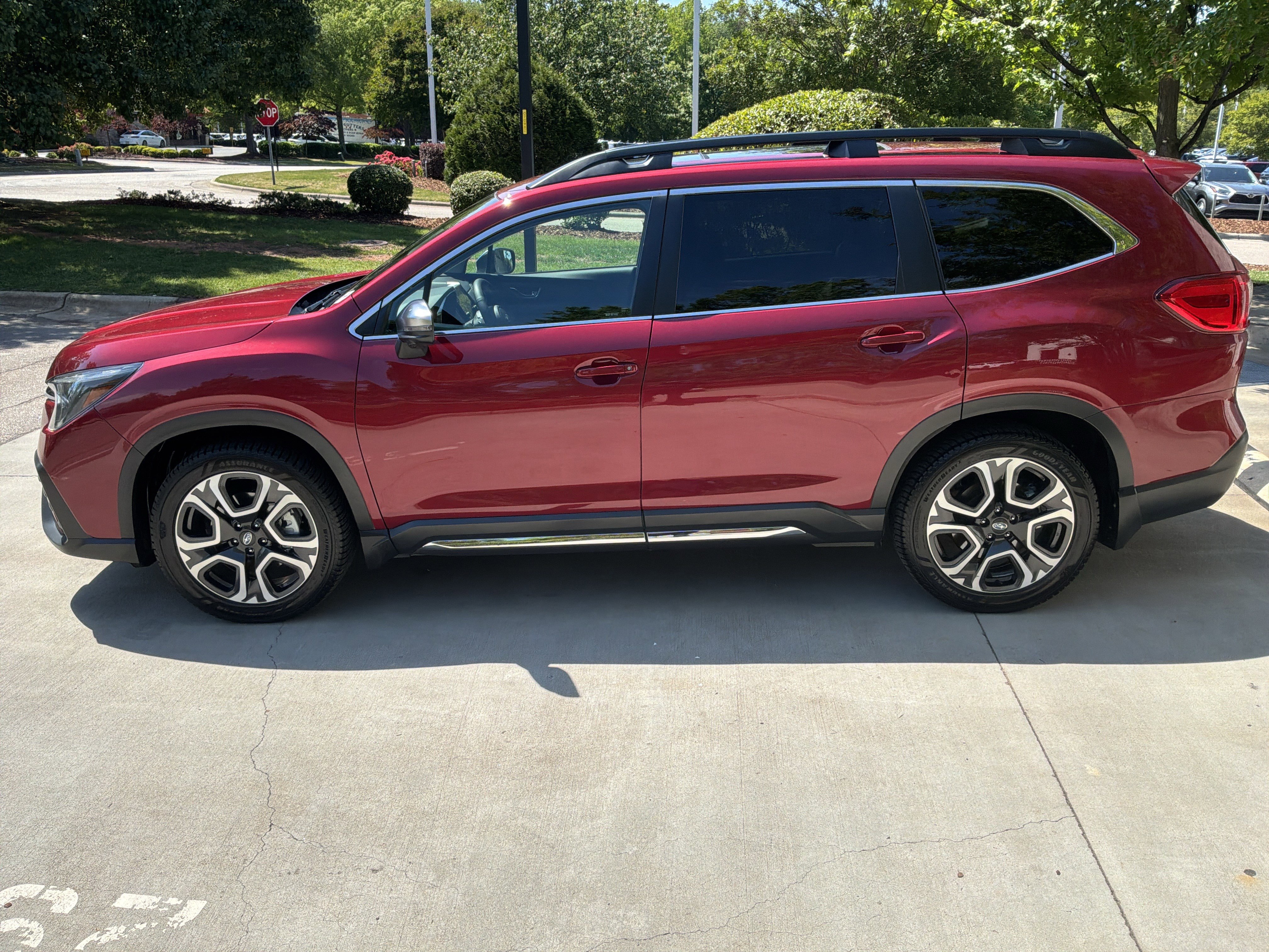Used 2023 Subaru Ascent Limited w/ Technology Package AWD/4WD image 7