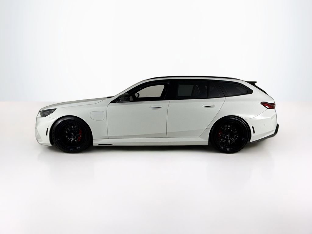 Used 2026 BMW M5 Touring AWD/4WD image 2