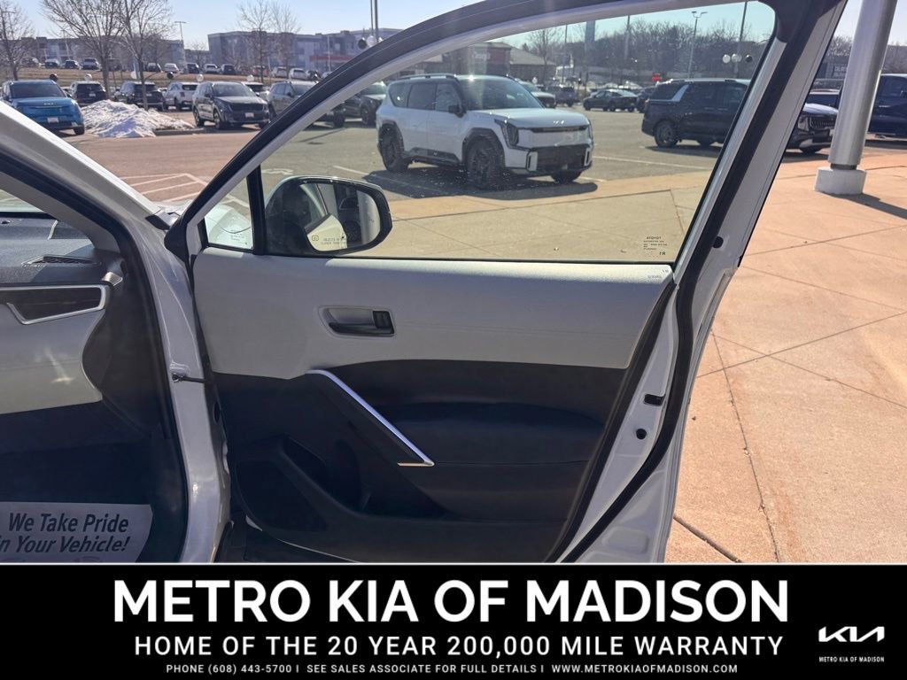 Used 2022 Toyota Corolla Cross LE image 28