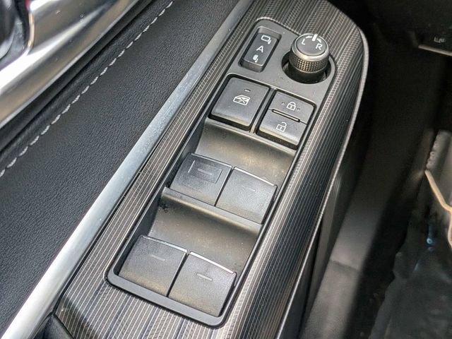 Used 2021 Toyota Venza Limited w/ Advanced Technology Package image 29