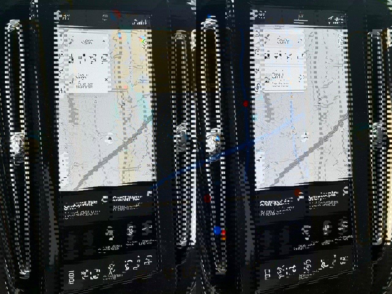 New 2026 Volvo XC40 B5 Plus w/ Protection Package Premier image 11