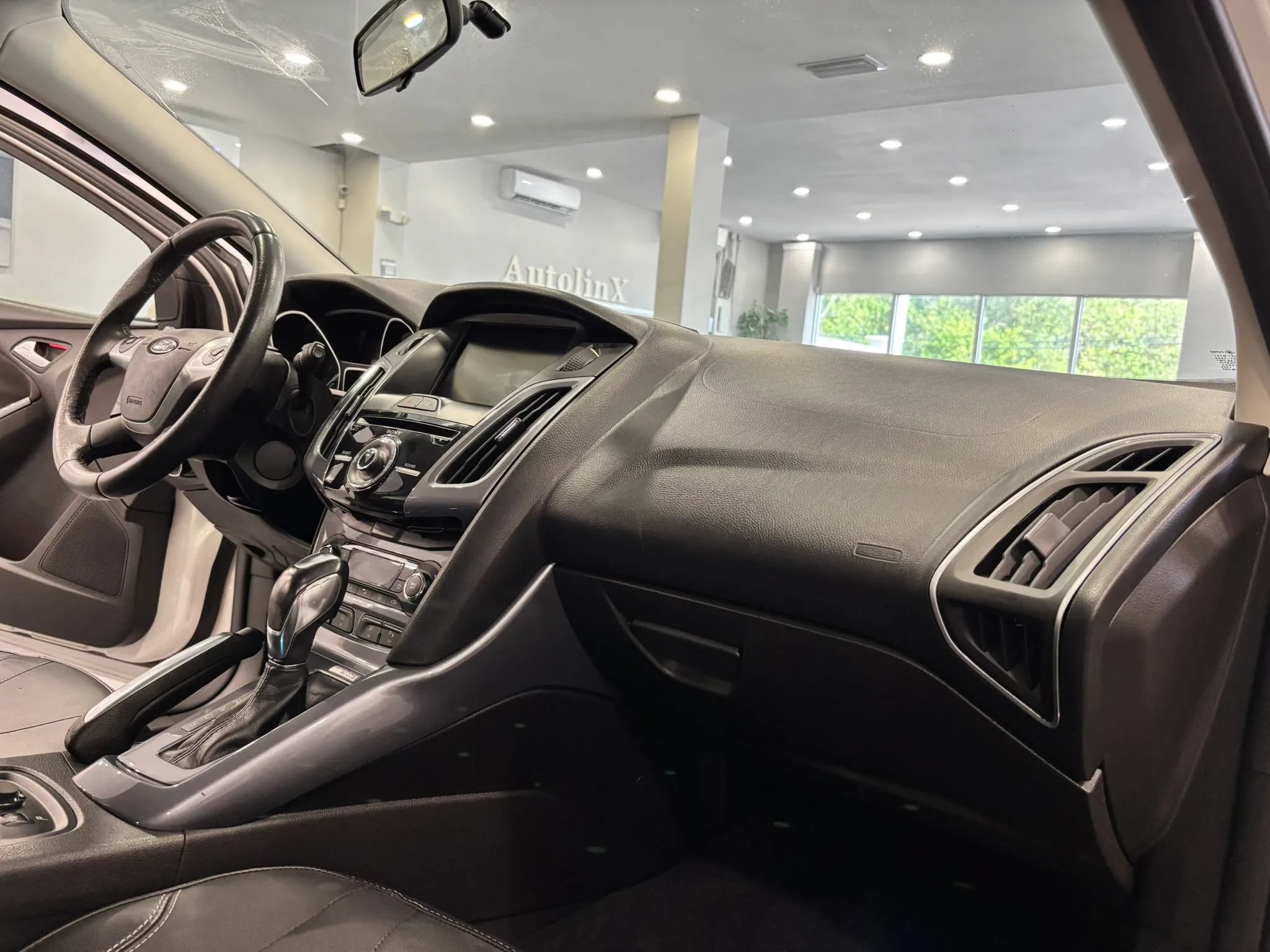 Used 2014 Ford Focus Titanium FWD image 10