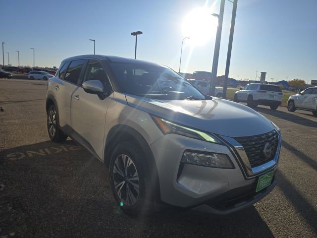 Used 2022 Nissan Rogue SV image 4