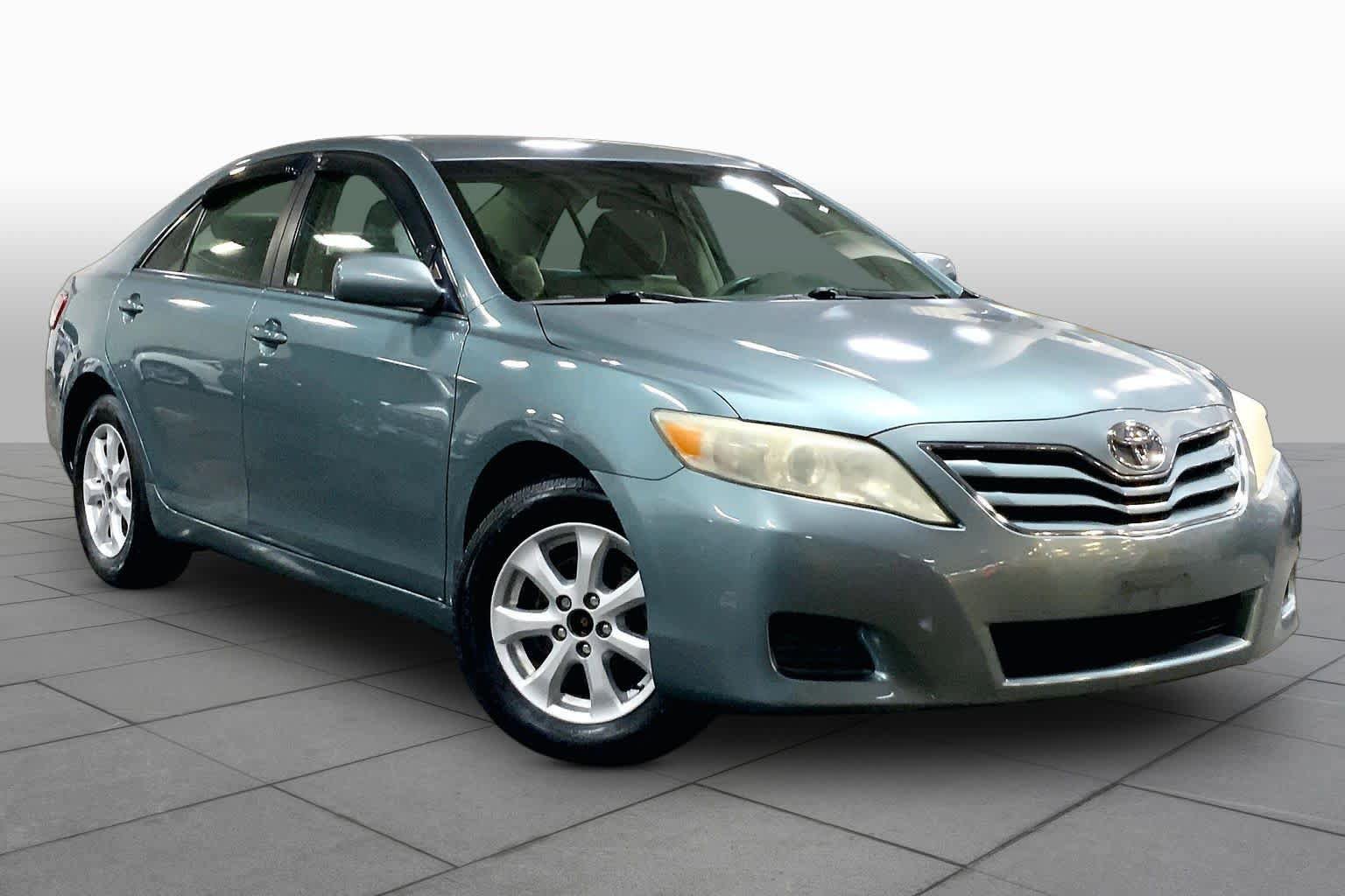 Used 2011 Toyota Camry LE w/ LE Extra-Value Pkg image 2