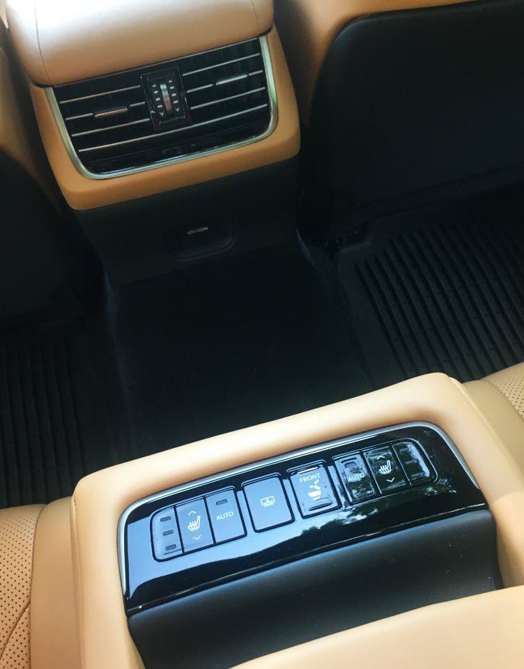 Used 2023 Lexus LS 500 w/ Interior Upgrade Package RWD image 26