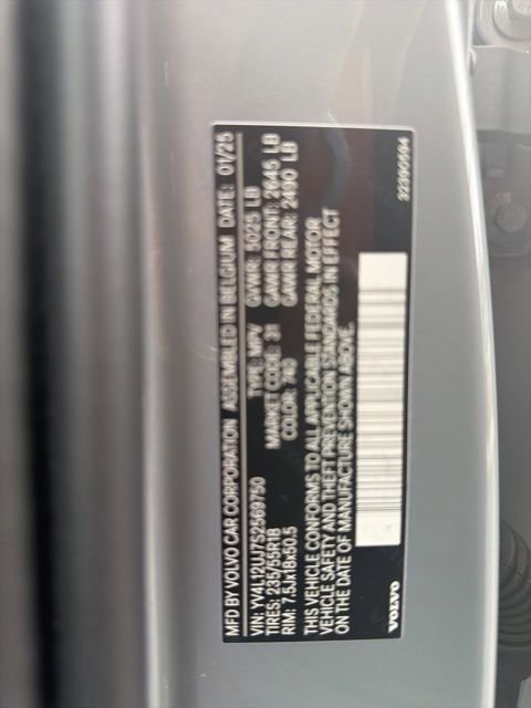 Certified 2025 Volvo XC40 B5 Core image 27