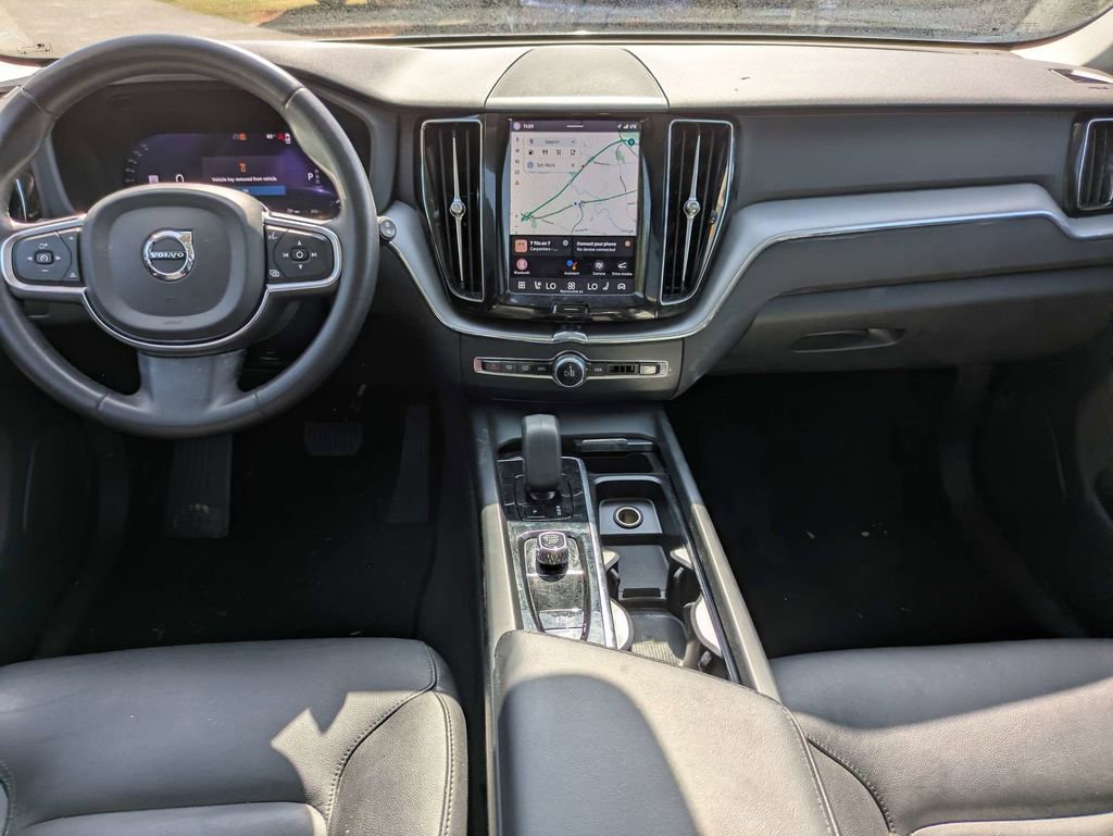 Used 2024 Volvo XC60 B5 Core AWD/4WD image 15
