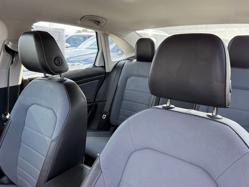 Used 2025 Volkswagen Jetta SE image 13