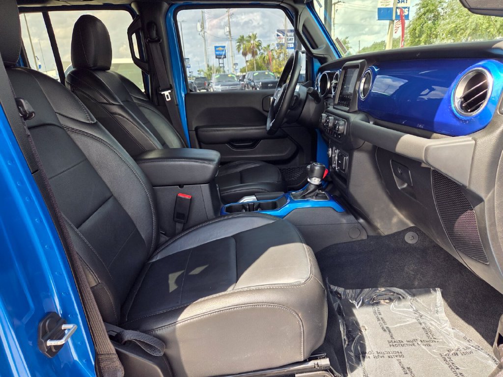 Used 2022 Jeep Wrangler Unlimited Sahara AWD/4WD image 16