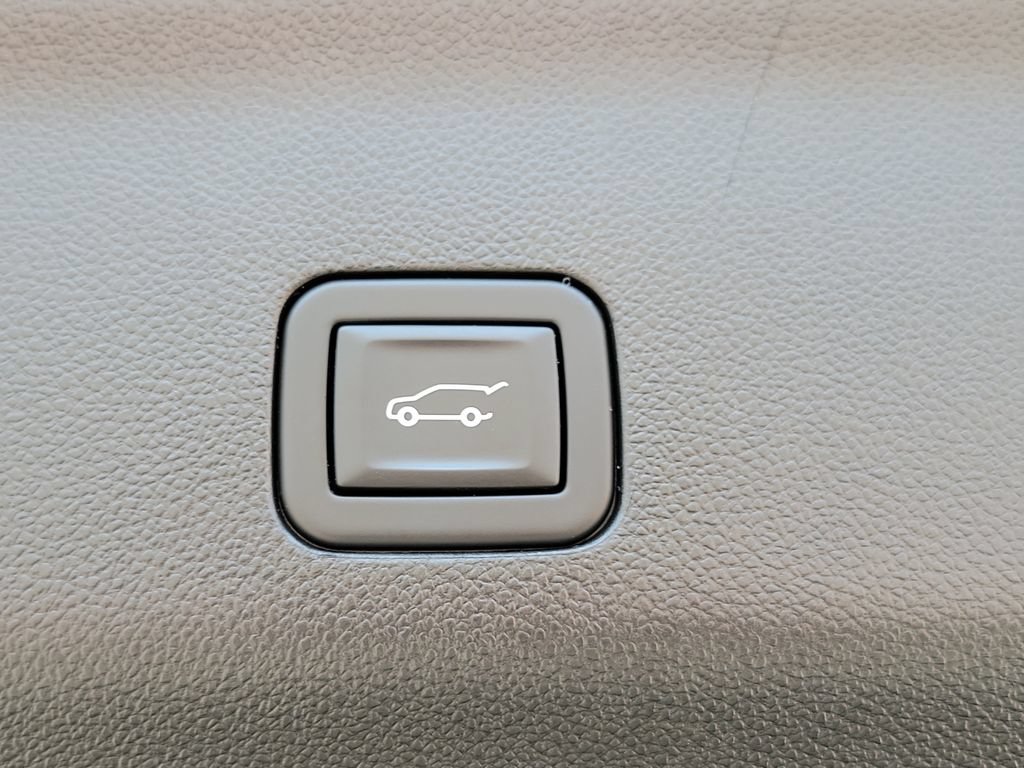 Used 2023 GMC Yukon Denali Ultimate AWD/4WD image 30