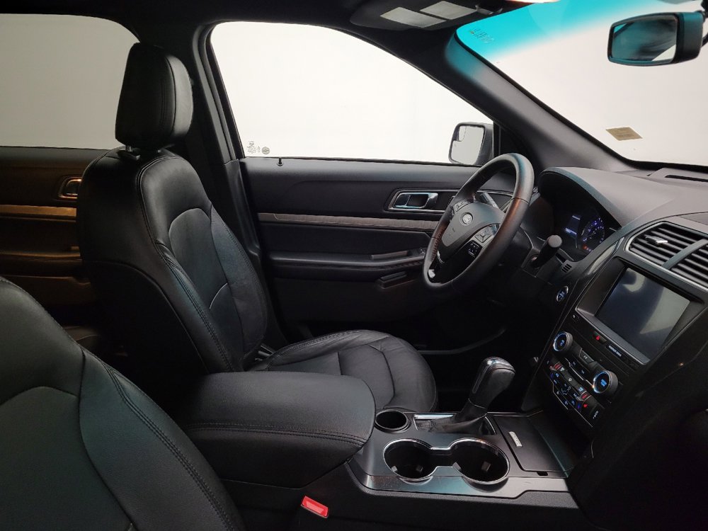 Used 2018 Ford Explorer XLT w/ Equipment Group 202A FWD image 21