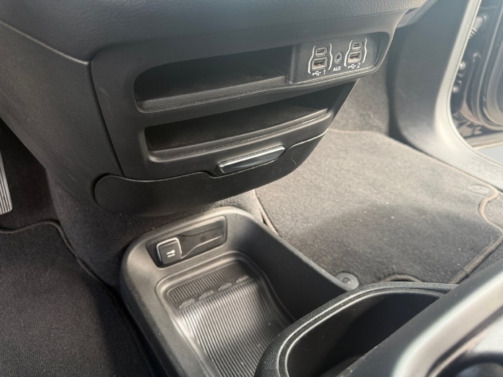 Used 2025 Chrysler Pacifica Select FWD image 18