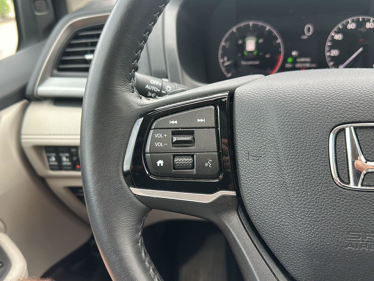 Used 2025 Honda Odyssey EX-L image 17