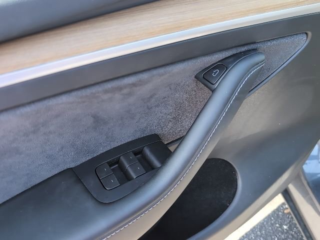 Used 2023 Tesla Model Y Long Range image 20