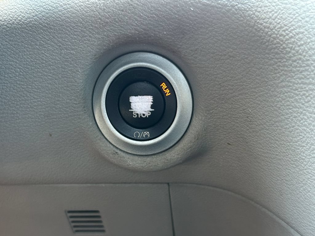 Used 2020 Chrysler Voyager Lxi FWD image 37