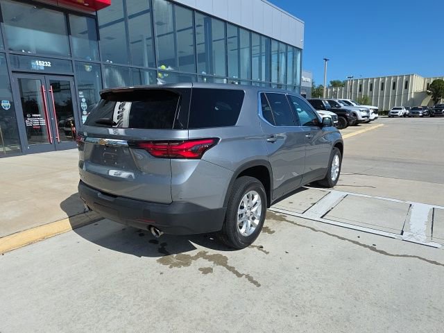 Used 2023 Chevrolet Traverse LS FWD image 4