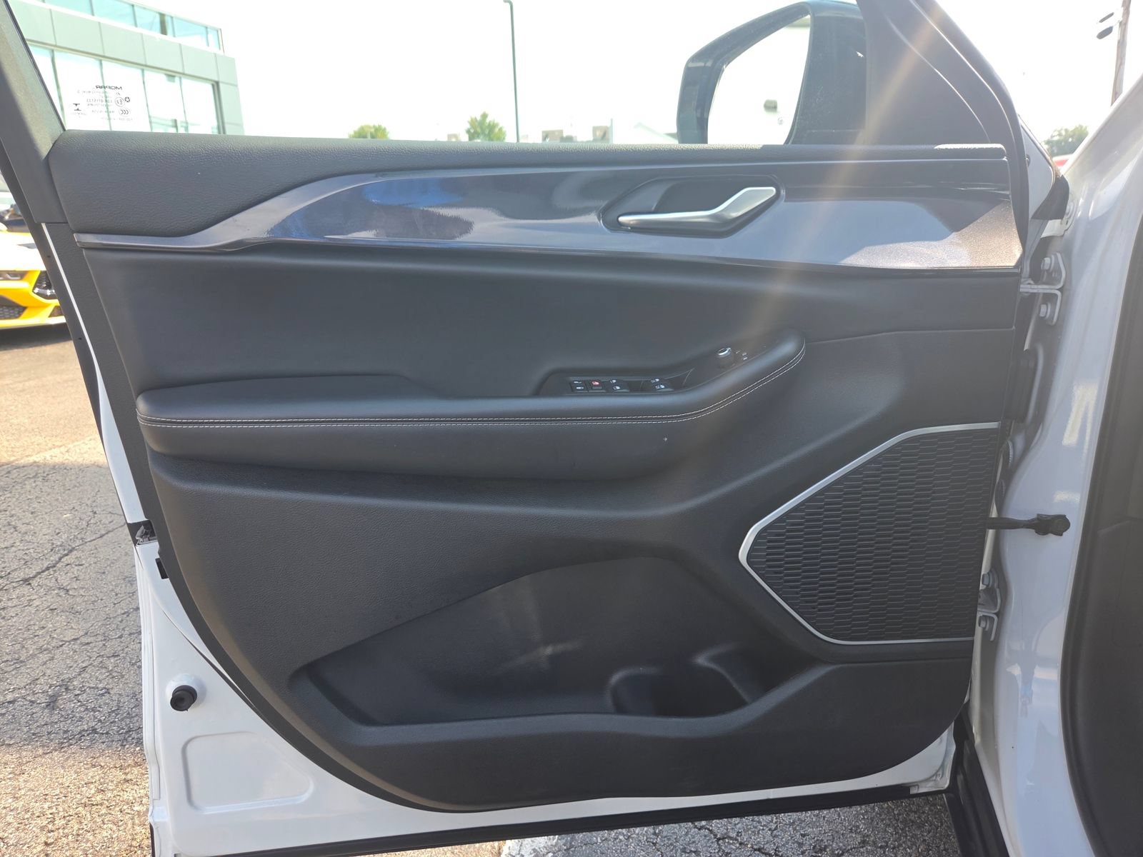 Used 2021 Jeep Grand Cherokee L Laredo AWD/4WD image 17