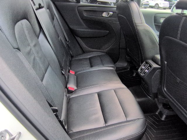 Used 2024 Volvo XC40 B5 Core AWD/4WD image 29