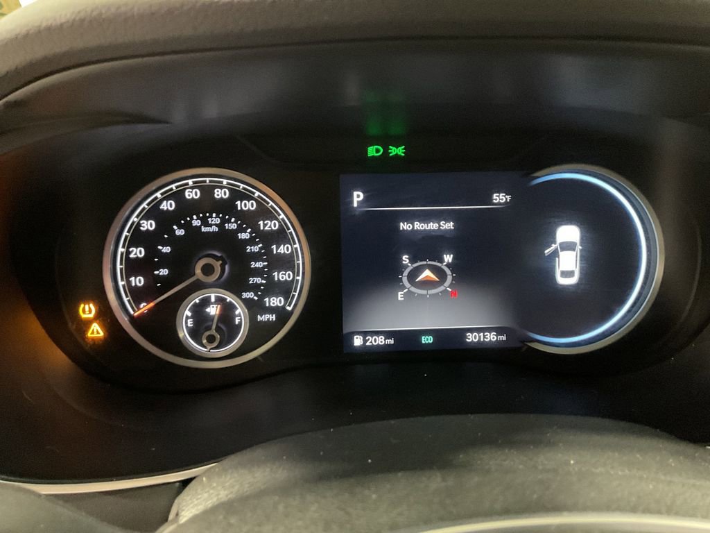 Used 2023 Genesis G70 2.0T image 13