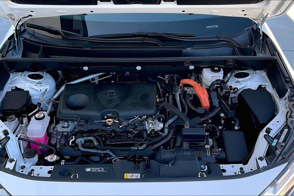 Used 2025 Toyota RAV4 XLE AWD/4WD image 10