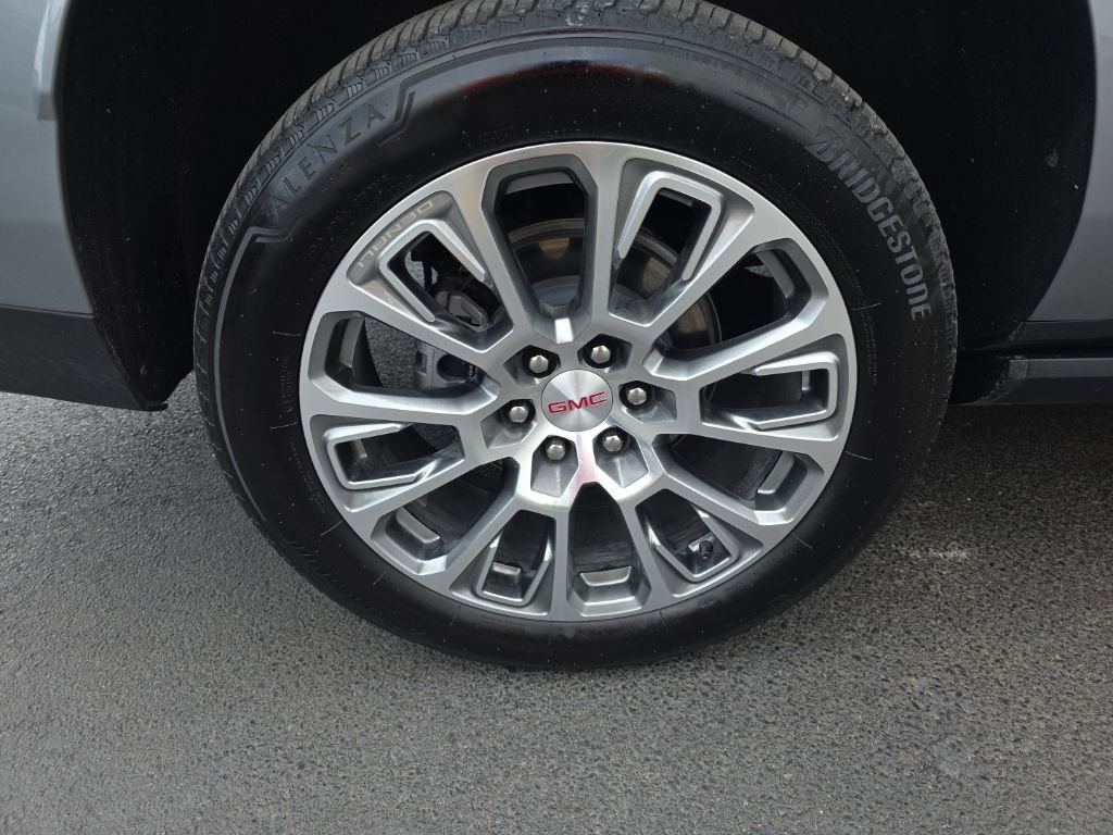 Used 2025 GMC Yukon XL Denali w/ Sun & Power Step Package image 7