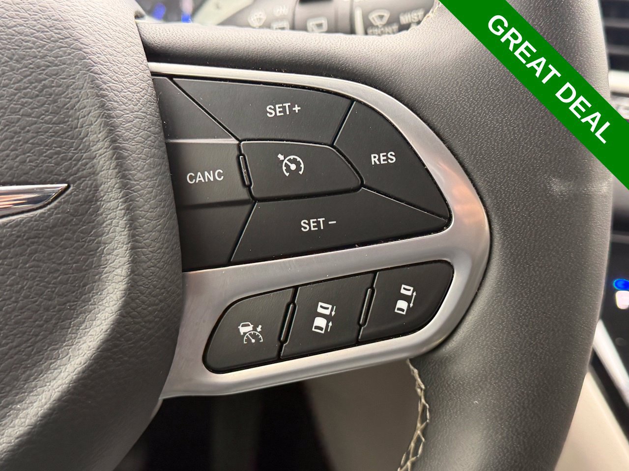 Used 2024 Chrysler Pacifica Touring-L FWD image 21