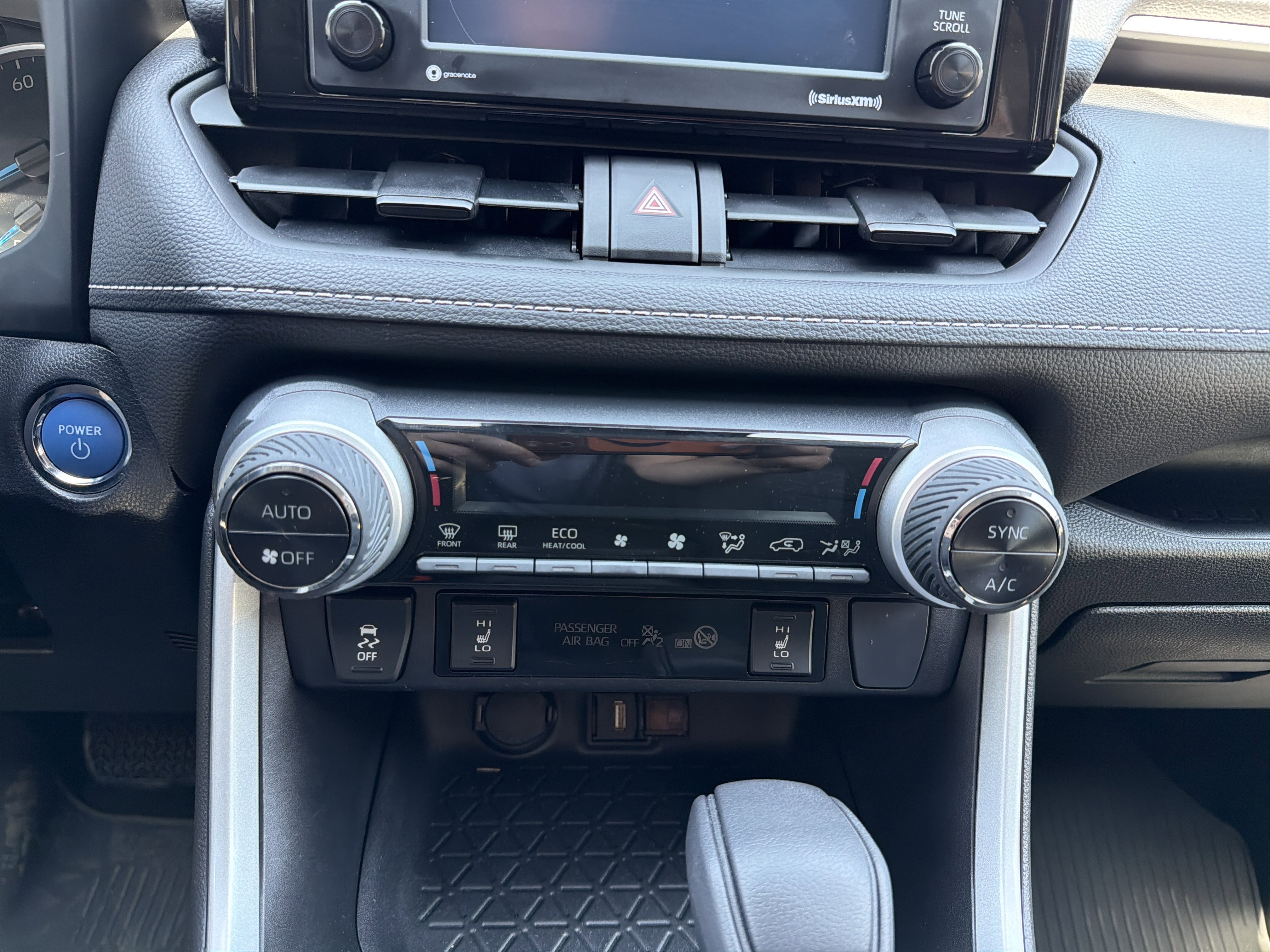 Used 2021 Toyota RAV4 XLE w/ XLE Grade Weather Package AWD/4WD image 21