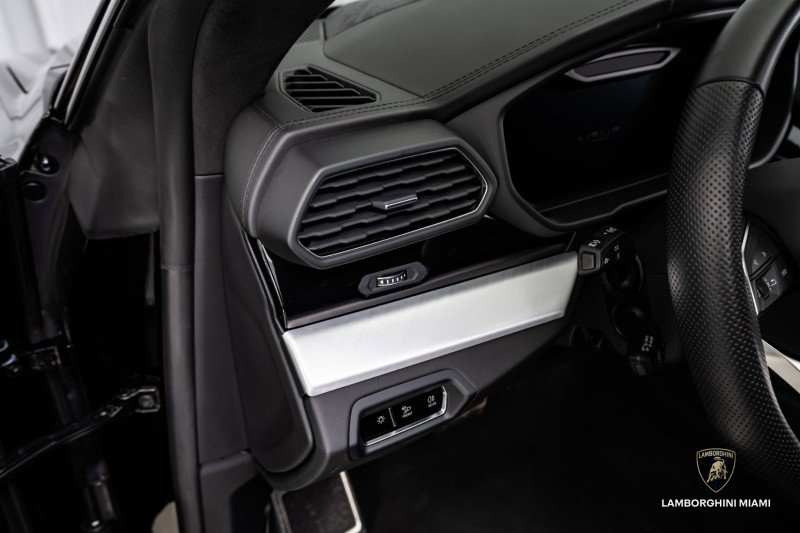 Used 2021 Lamborghini Urus image 29