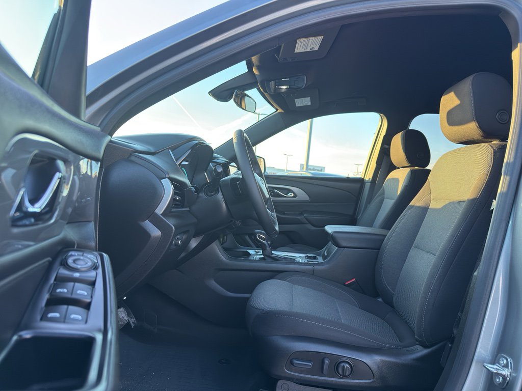 Used 2023 Chevrolet Traverse LT w/ Midnight/Sport Edition image 12