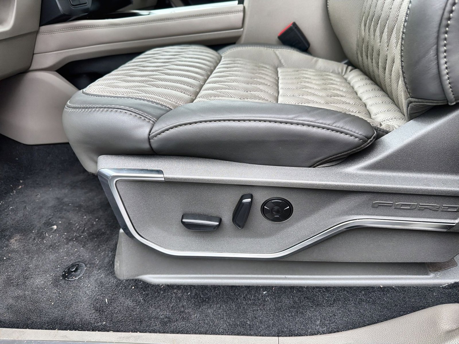 New 2026 Ford F450 Platinum w/ Platinum Plus Package image 30