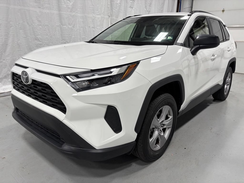 Used 2025 Toyota RAV4 LE AWD/4WD image 3