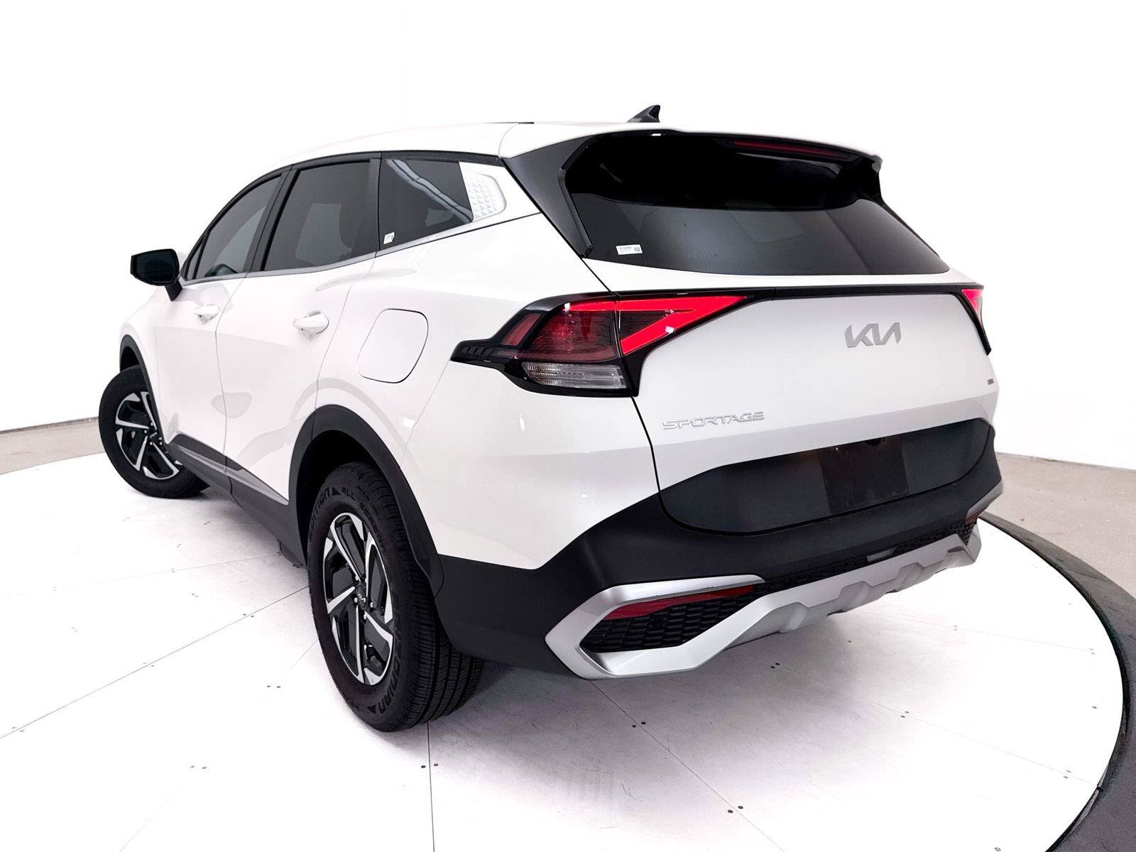 Used 2023 Kia Sportage LX AWD/4WD image 4