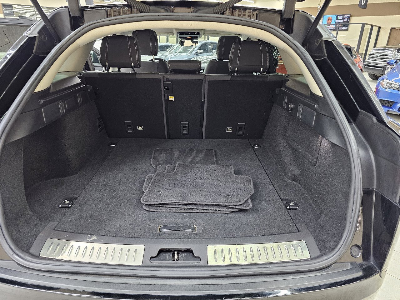 Used 2018 Land Rover Range Rover Velar image 12