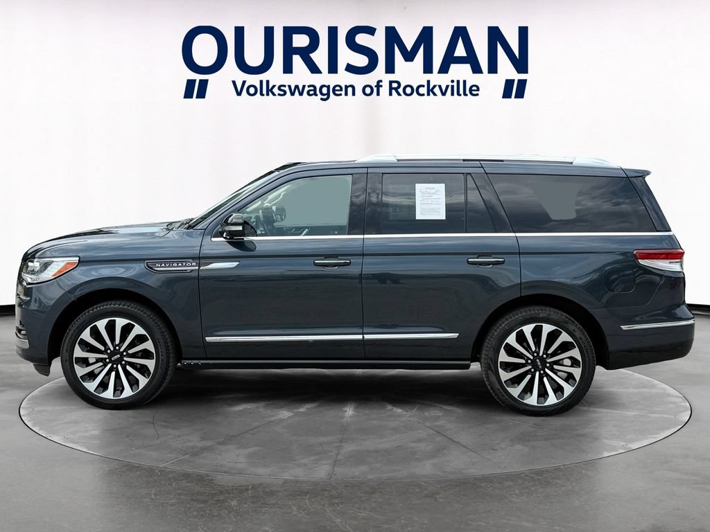 Used 2024 Lincoln Navigator Reserve AWD/4WD image 3