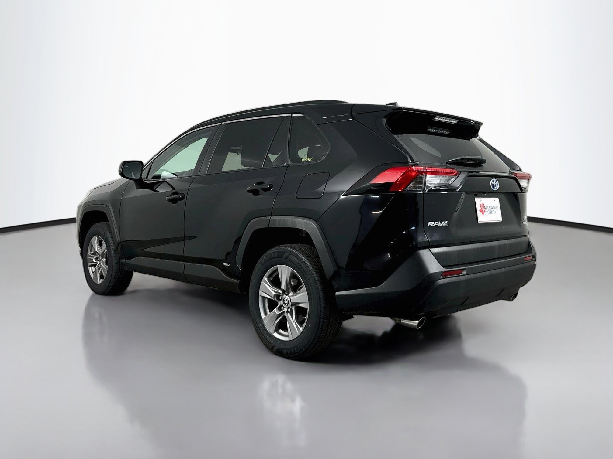 Certified 2023 Toyota RAV4 LE AWD/4WD image 5