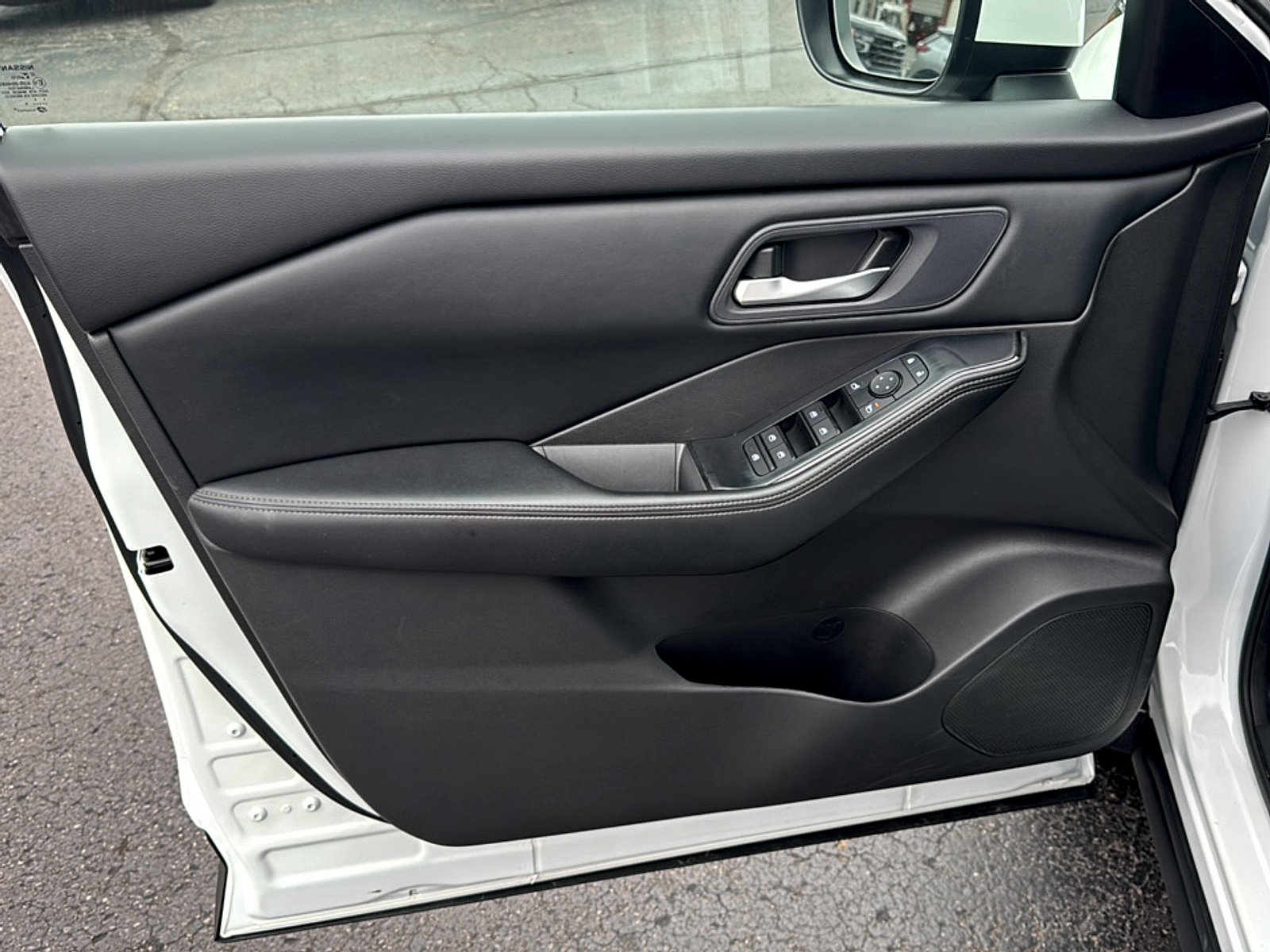 Used 2024 Nissan Rogue SV FWD image 10
