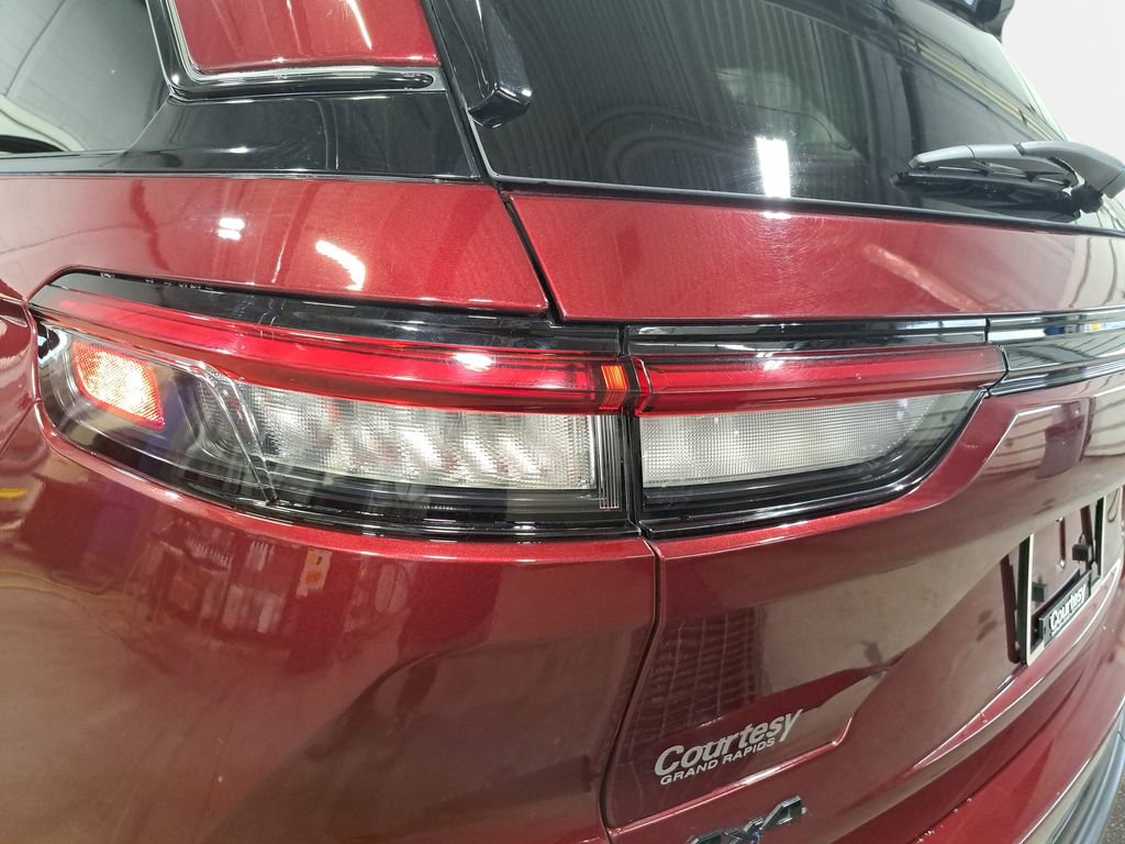 Used 2023 Jeep Grand Cherokee Altitude image 32