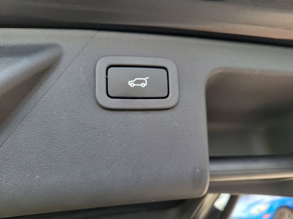 Used 2018 Land Rover Discovery Sport SE image 10