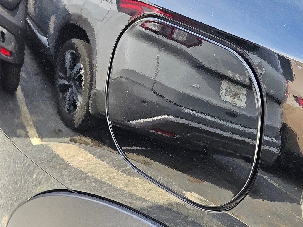 Certified 2025 Nissan Kicks SR w/ Illumination Package image 9