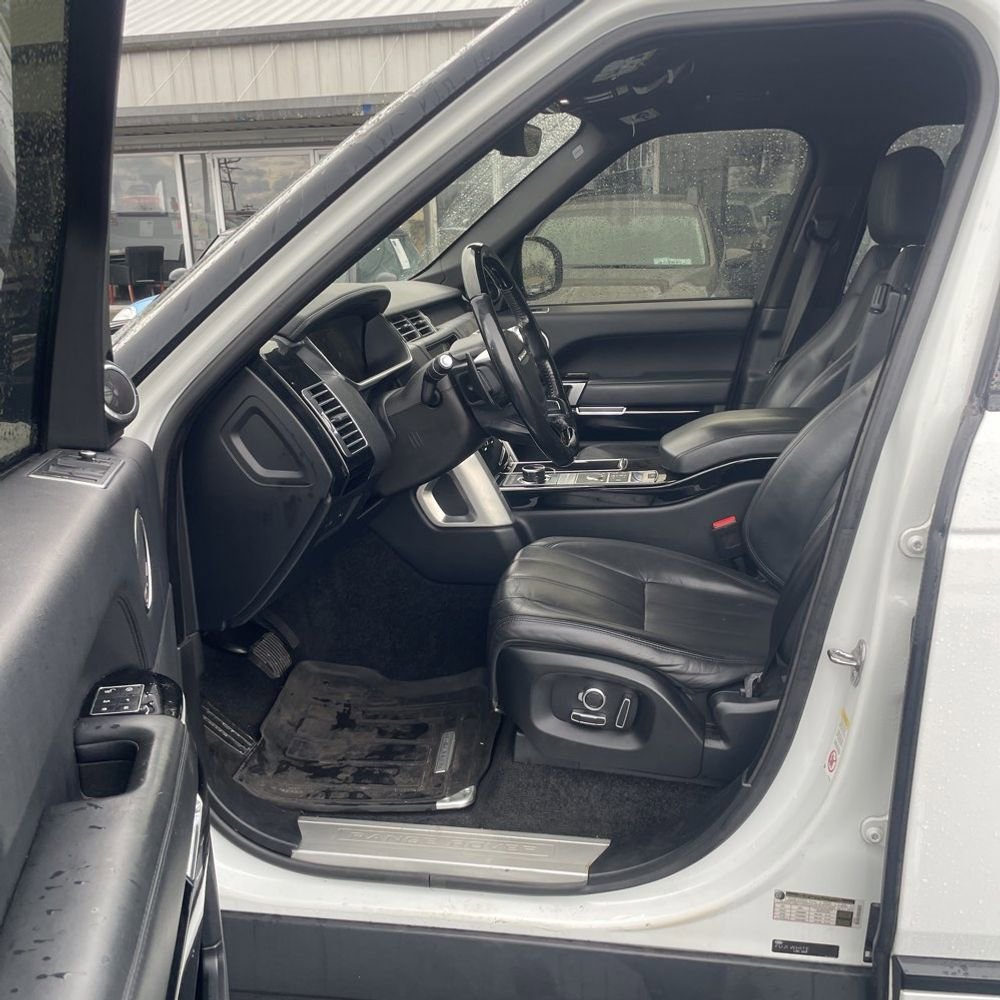 Used 2017 Land Rover Range Rover HSE image 8
