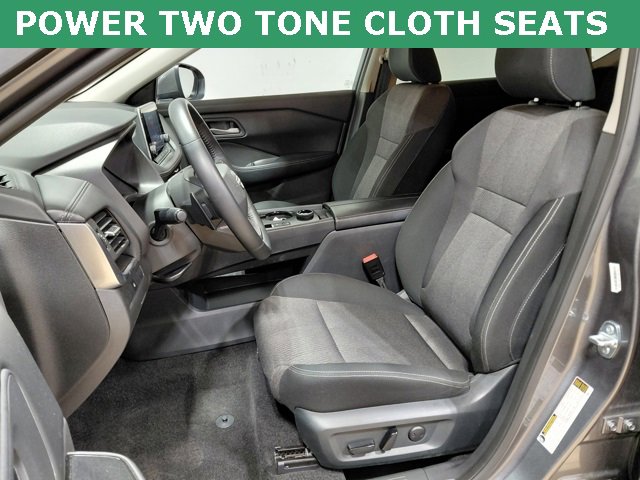 Used 2025 Nissan Rogue SV image 3