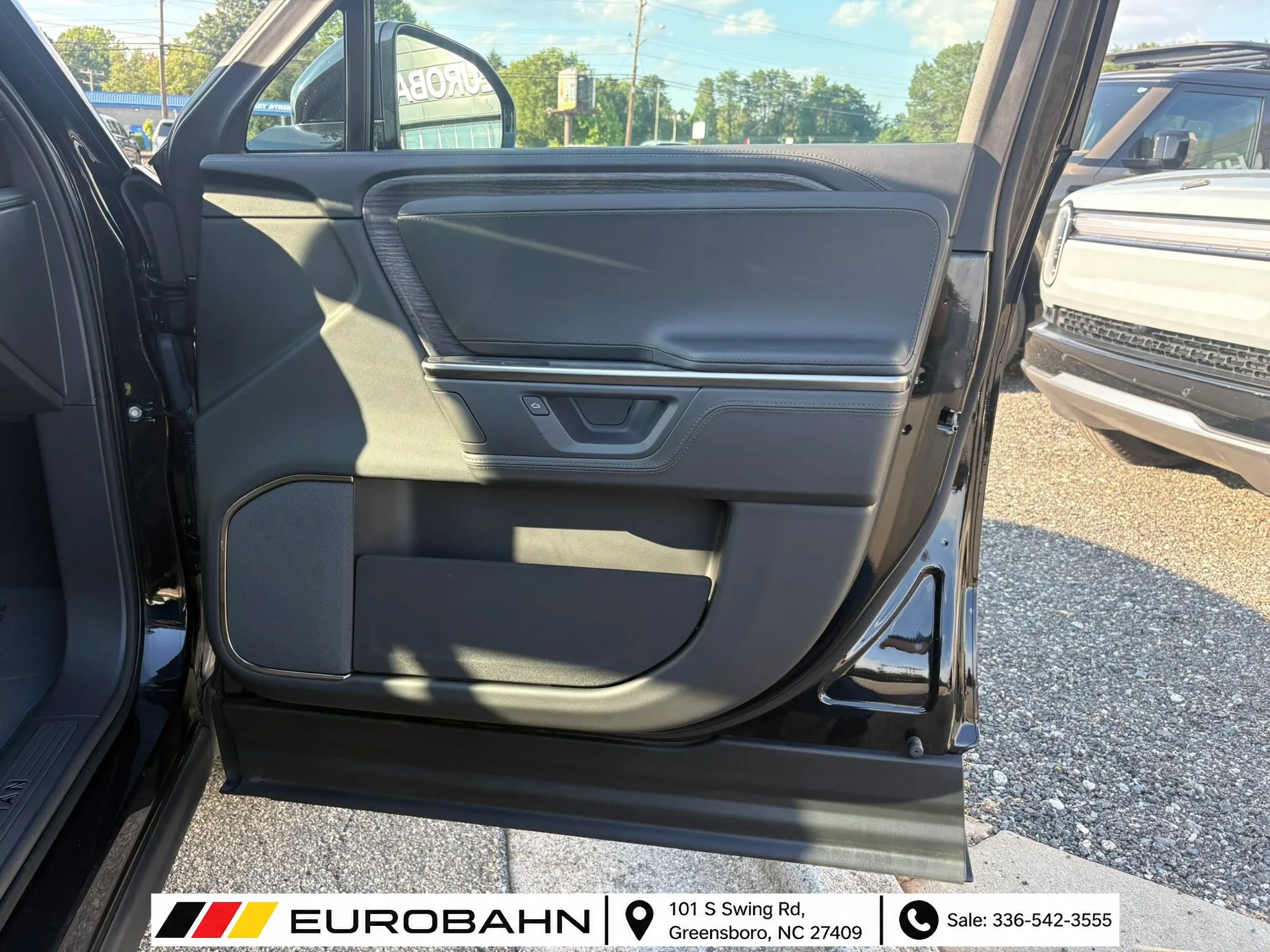 Used 2025 Rivian R1S Adventure Dual AWD/4WD image 15