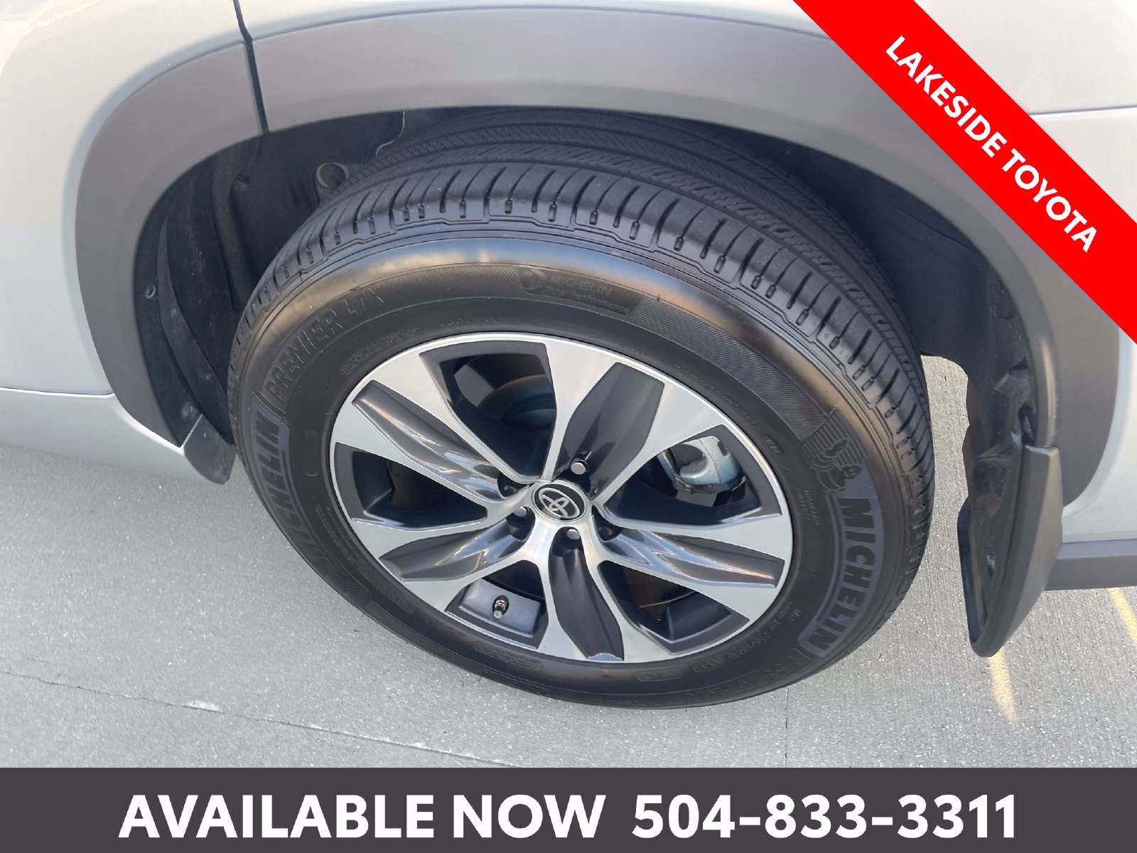 Used 2024 Toyota Highlander XLE FWD image 12