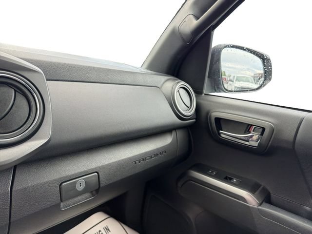 Used 2021 Toyota Tacoma TRD Sport AWD/4WD image 23