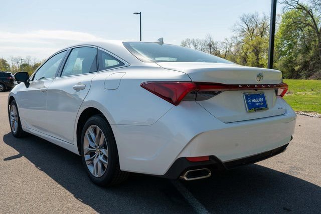 Used 2022 Toyota Avalon XLE w/ Moonroof Package FWD image 8