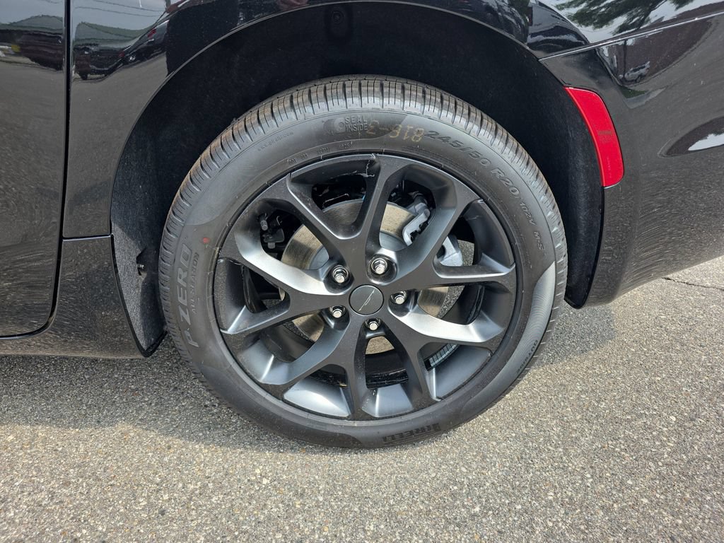 New 2027 Chrysler Pacifica Limited AWD/4WD image 38
