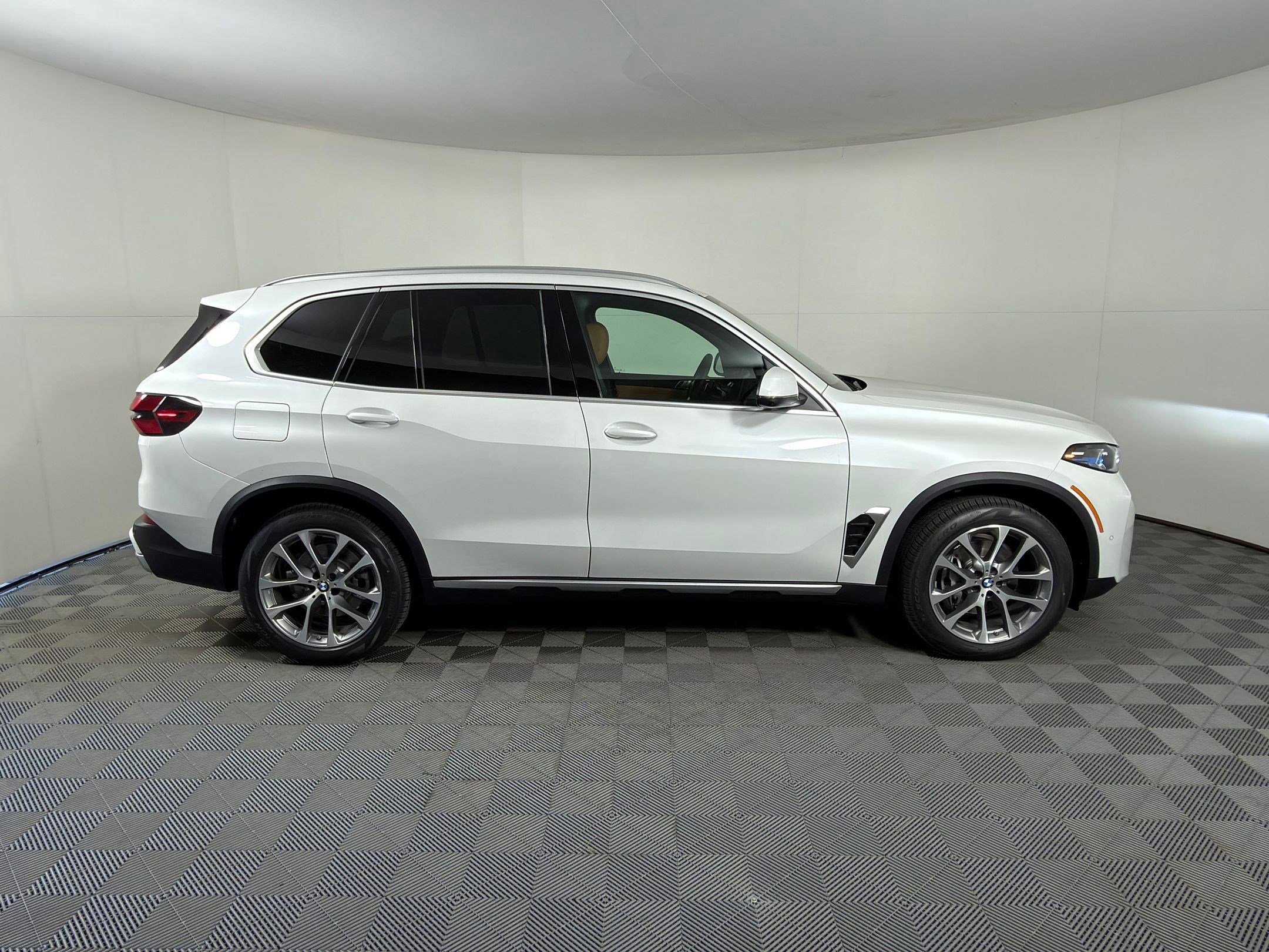 Used 2026 BMW X5 sDrive40i w/ Premium Package RWD image 8